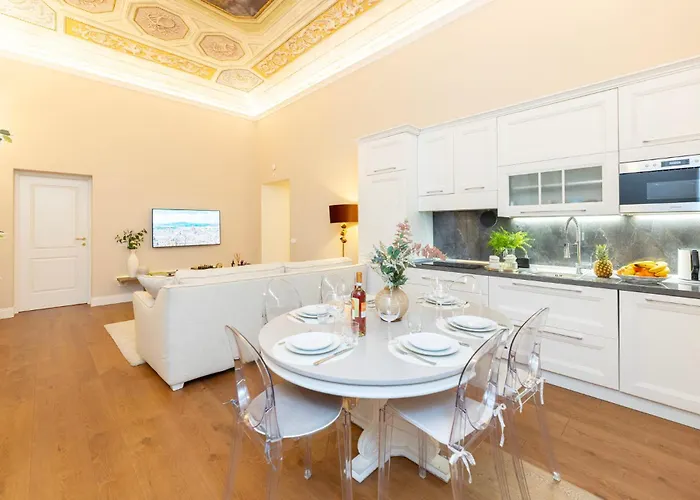 Bella Benci - Frescoed Appartement Florence